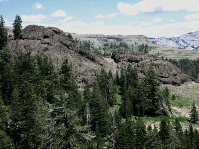 Bee Gulch decorated by volcanic formations
